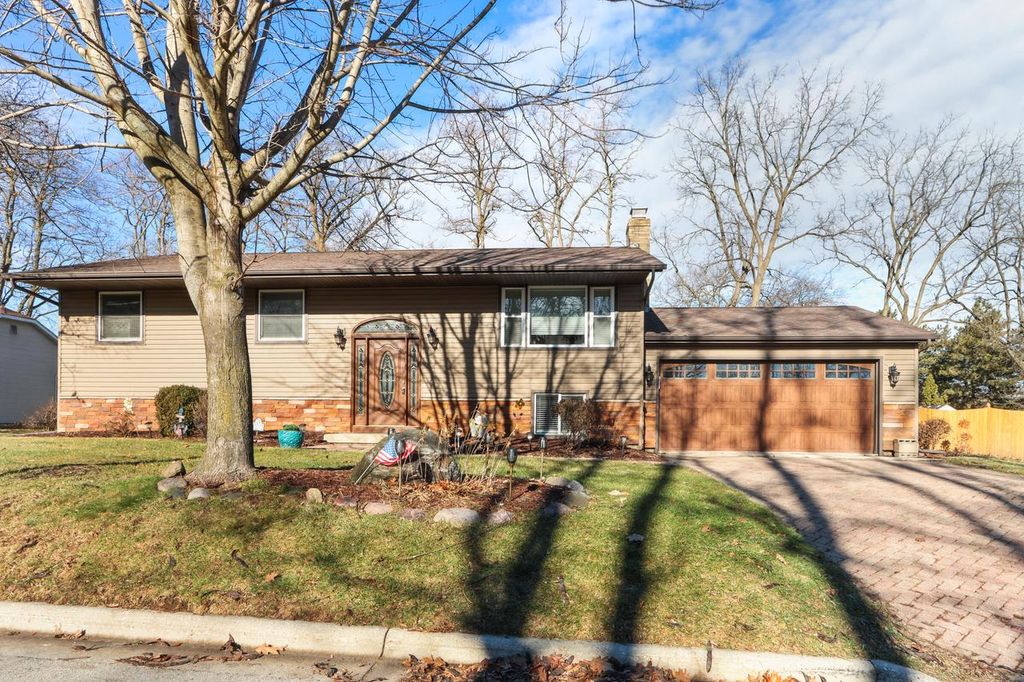 Photo of 501 Sue Ann DRIVE, Lake Geneva, WI 53147 (MLS # 1947330)