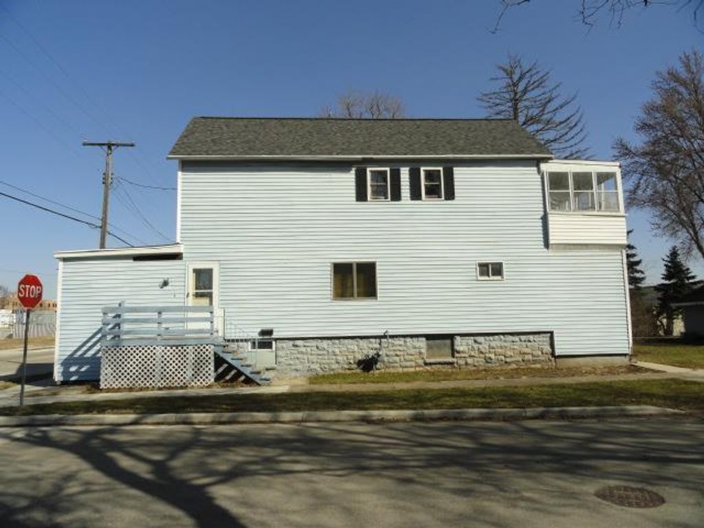 Photo of 302 W Division St, Fond Du Lac, WI 54935 (MLS # 2018171)