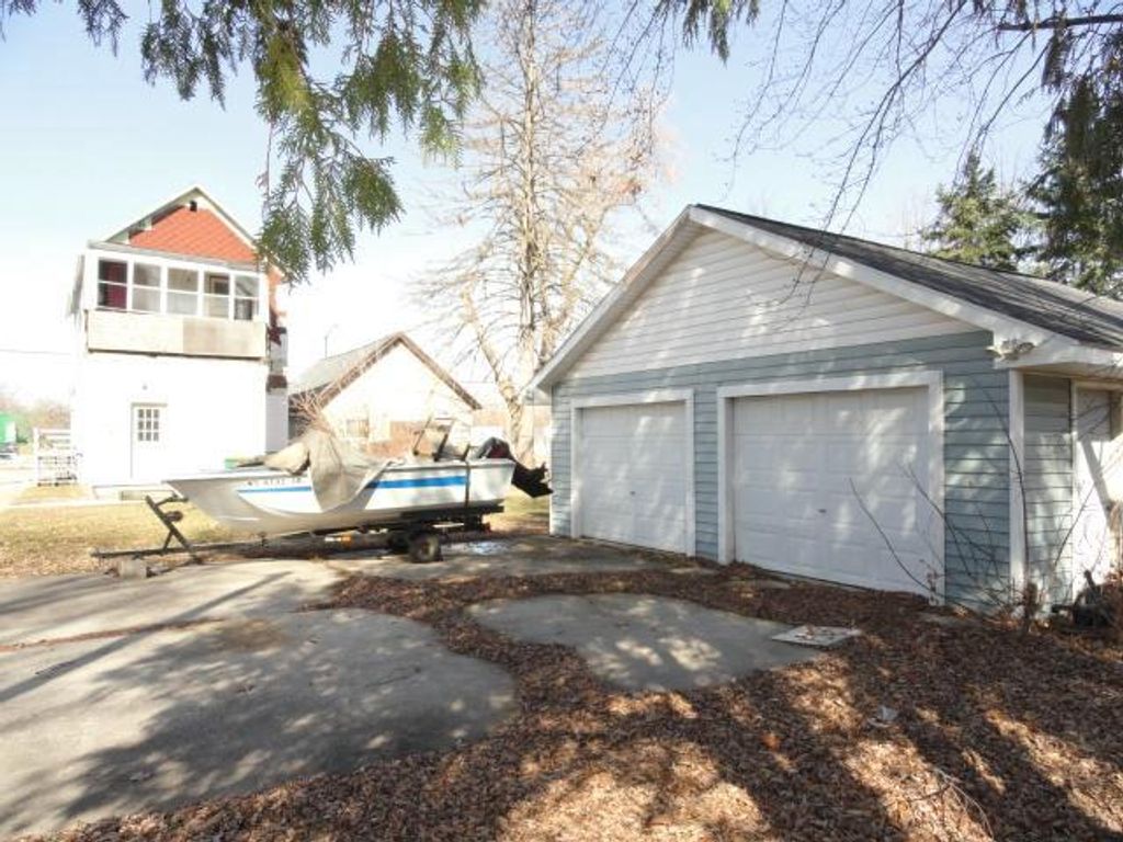 Photo of 302 W Division St, Fond Du Lac, WI 54935 (MLS # 2018171)