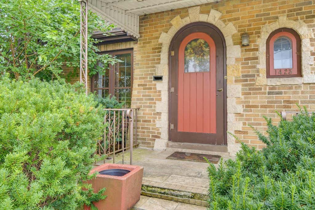 Photo of 1425 E Main STREET, Watertown, WI 53094 (MLS # 1976850)