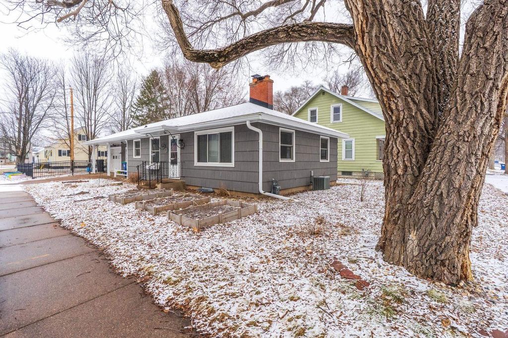 Photo of 806 Chellis STREET, Wausau, WI 54401 (MLS # 22600976)