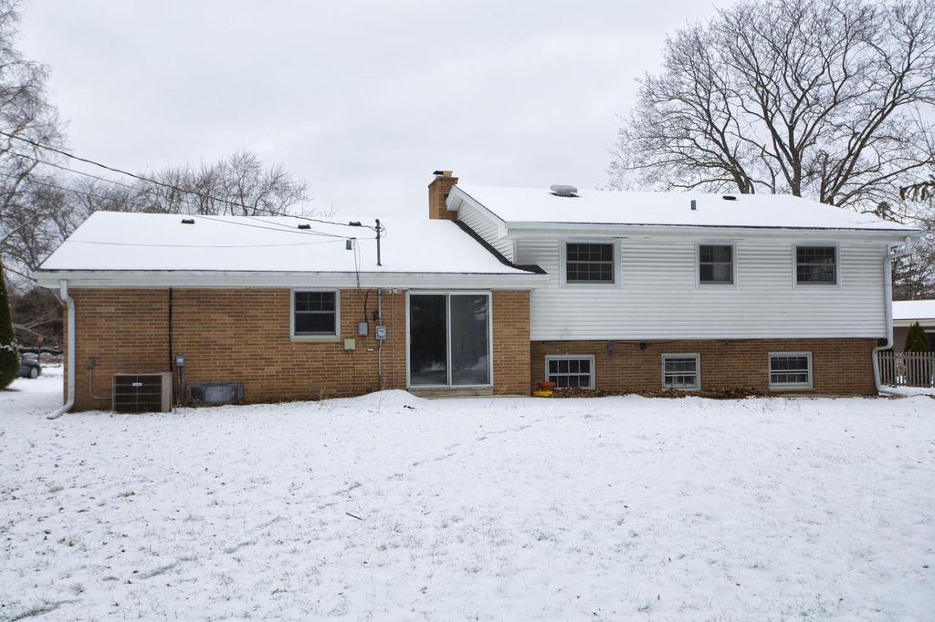 Photo of 2261 W Kenboern DRIVE, Glendale, WI 53209 (MLS # 1950519)