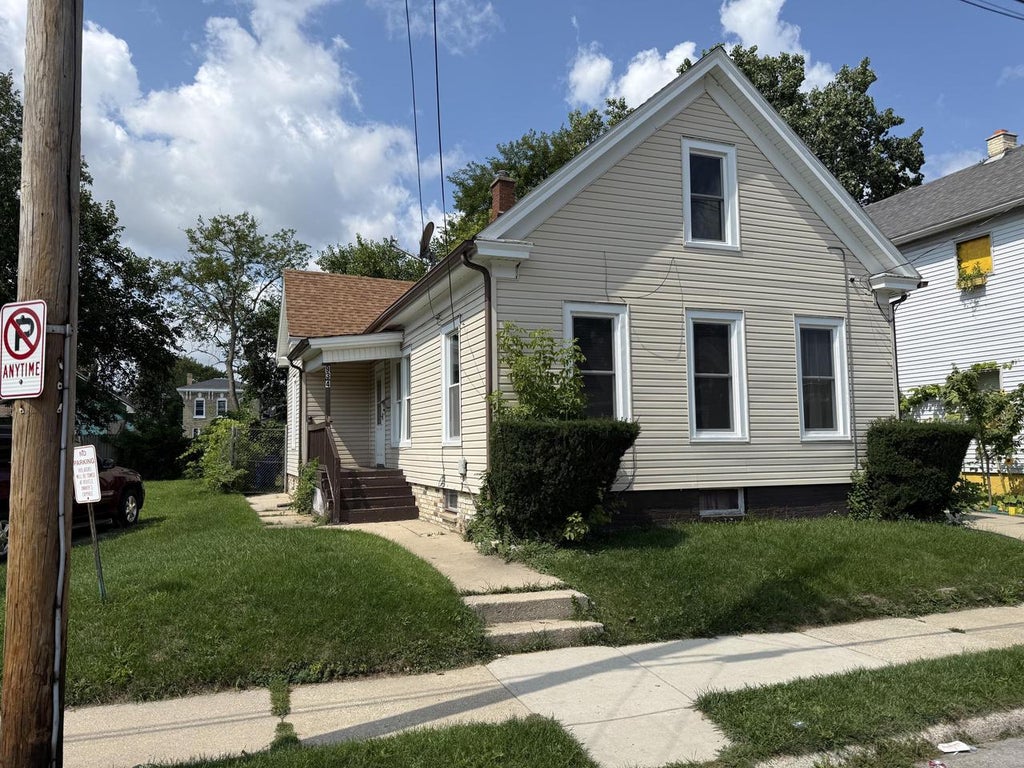 Photo of 934 Wilson STREET, Racine, WI 53404 (MLS # 1977987)