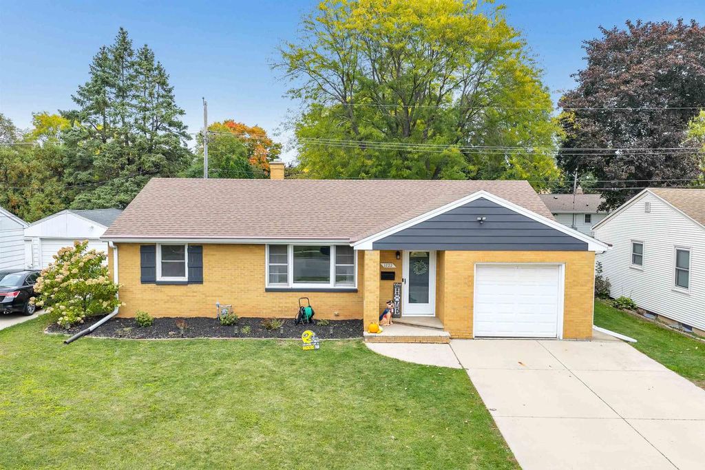 Photo of 1122 Biemeret STREET, Green Bay, WI 54304 (MLS # 50316928)