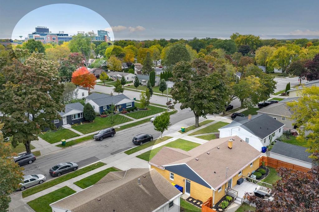 Photo of 1122 Biemeret STREET, Green Bay, WI 54304 (MLS # 50316928)