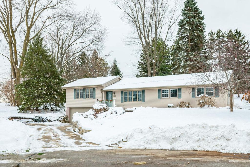 Photo of 680 Brandt COURT, Pewaukee, WI 53072 (MLS # 1944905)