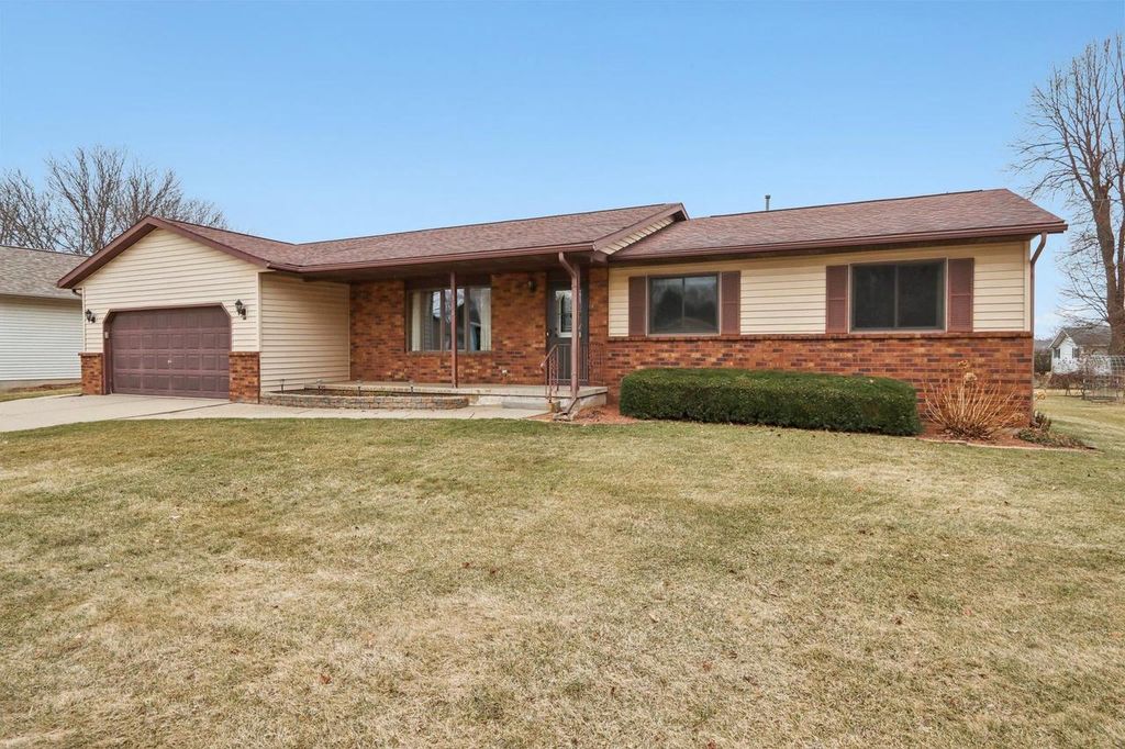Photo of 310 Kay DRIVE, Waunakee, WI 53597 (MLS # 2018211)