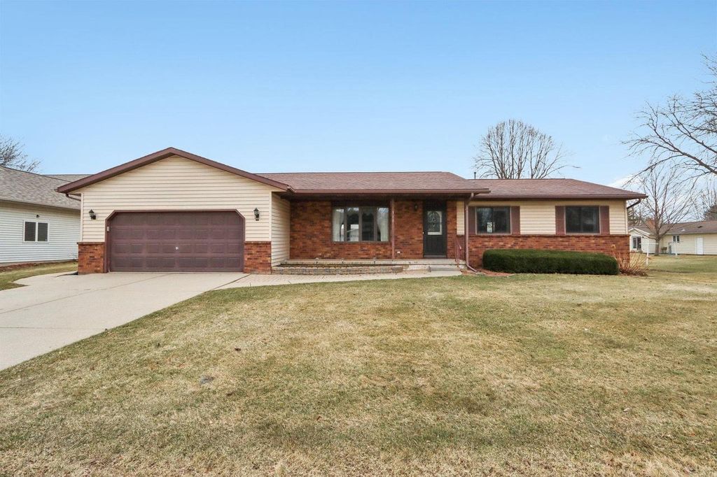 Photo of 310 Kay DRIVE, Waunakee, WI 53597 (MLS # 2018211)