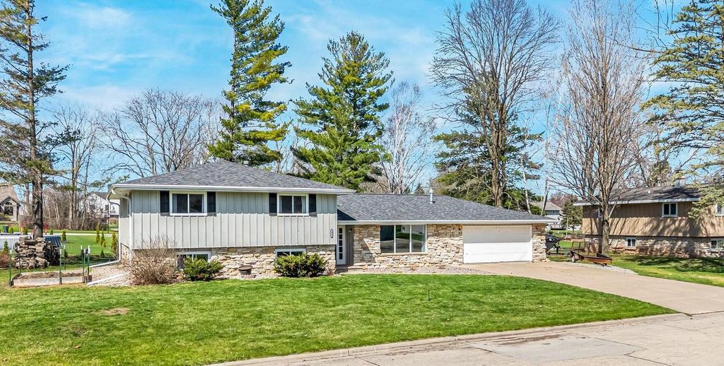 Photo of 1835 Dexter STREET, New London, WI 54961 (MLS # 50323971)