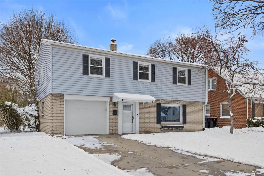 Photo of 555 N 105th STREET, Wauwatosa, WI 53226 (MLS # 1943328)