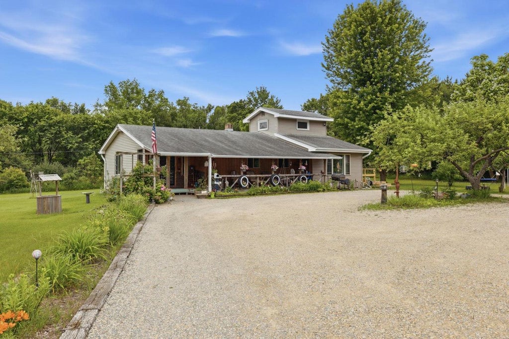 Photo of N4381 Ostrander ROAD, New London, WI 54961 (MLS # 50328254)