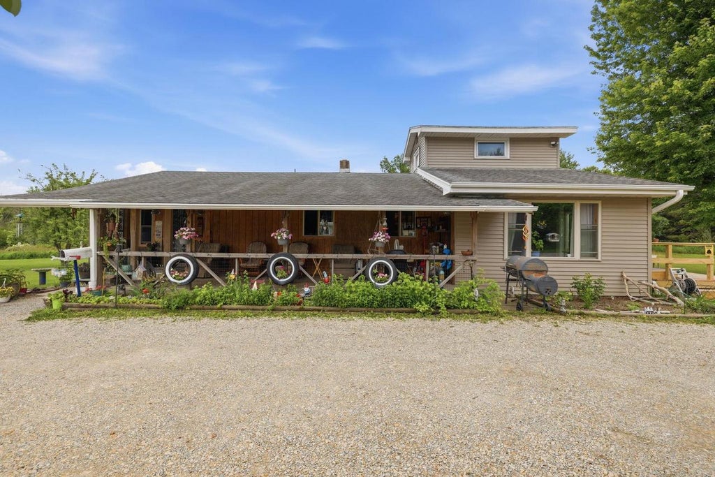 Photo of N4381 Ostrander ROAD, New London, WI 54961 (MLS # 50328254)