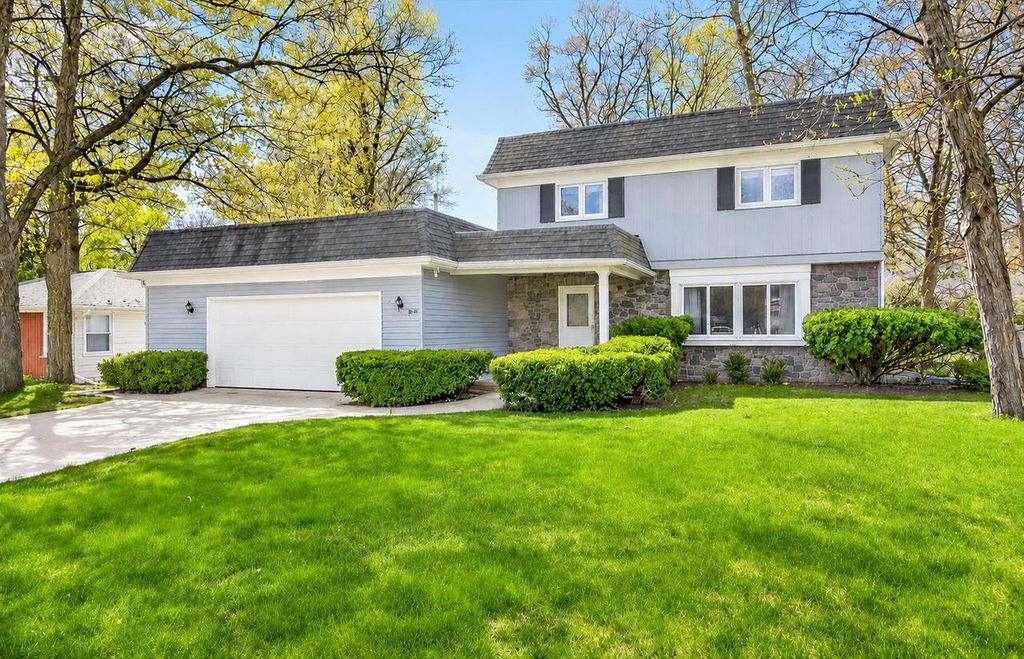 Photo of 1039 E Glendale AVENUE, Appleton, WI 54911 (MLS # 50325242)