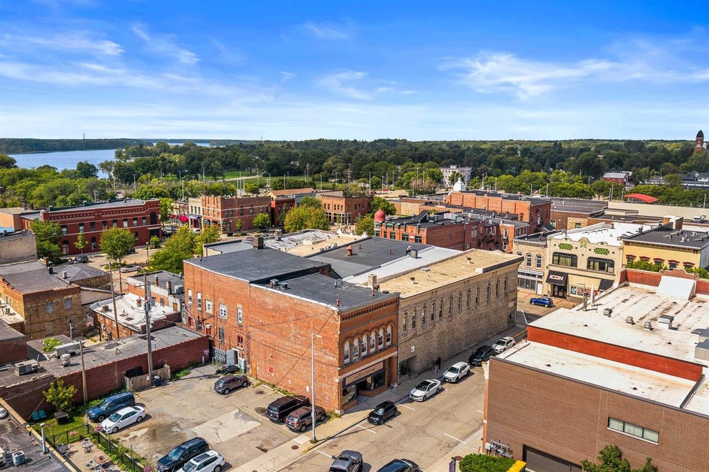 Photo of 927 - 929 - 933 Main STREET #1314 Third Street, Stevens Point, WI 54481 (MLS # 22604243)