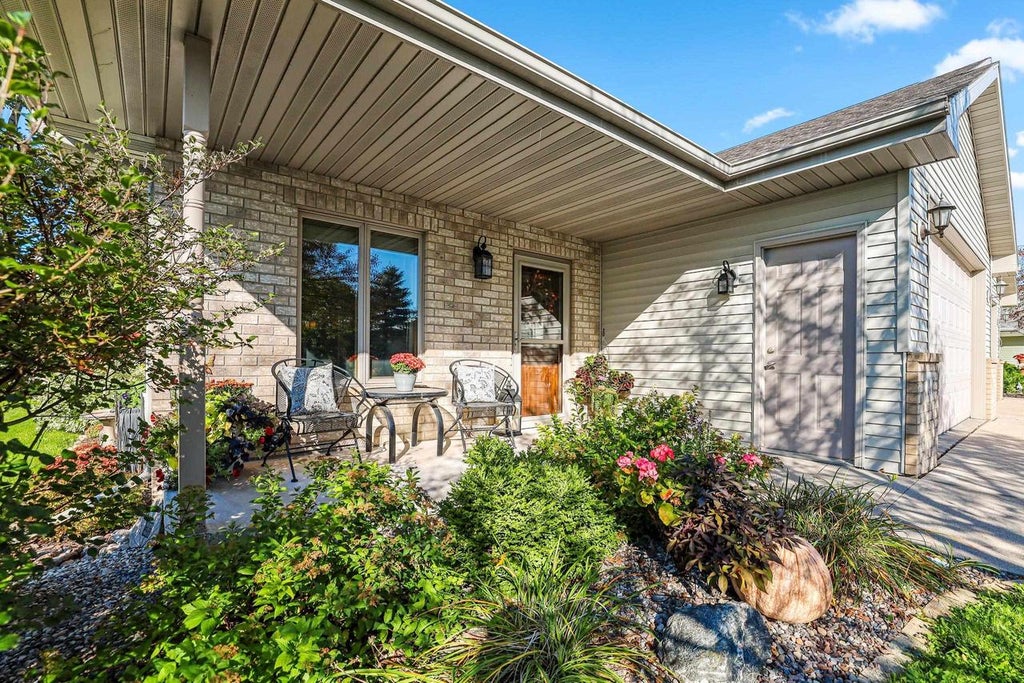 Photo of 320 E Evergreen DRIVE, Kaukauna, WI 54130 (MLS # 50333574)
