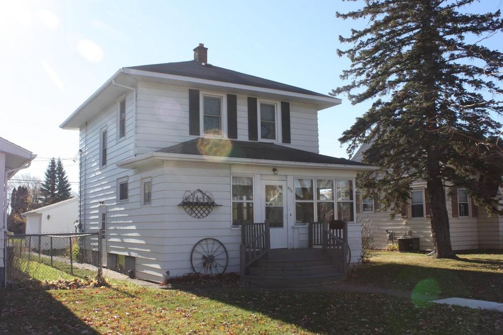 Photo of 820 Lincoln STREET, Superior, WI 54880 (MLS # 6122803)