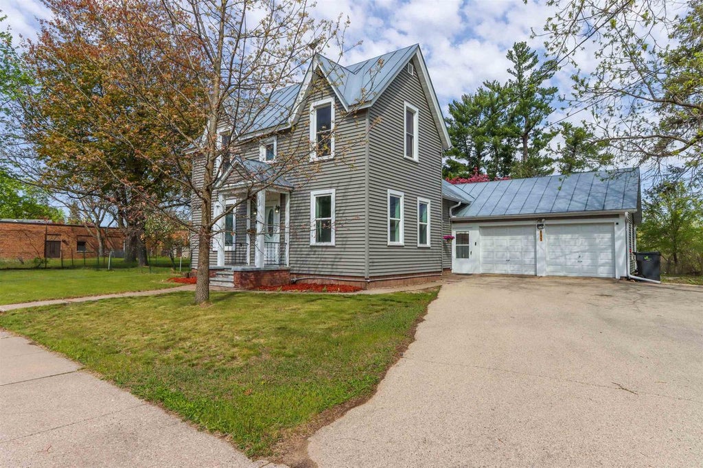 Photo of 611 Shearer STREET, Waupaca, WI 54981 (MLS # 50325652)