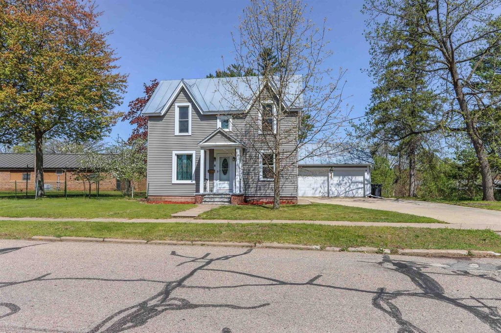 Photo of 611 Shearer STREET, Waupaca, WI 54981 (MLS # 50325652)