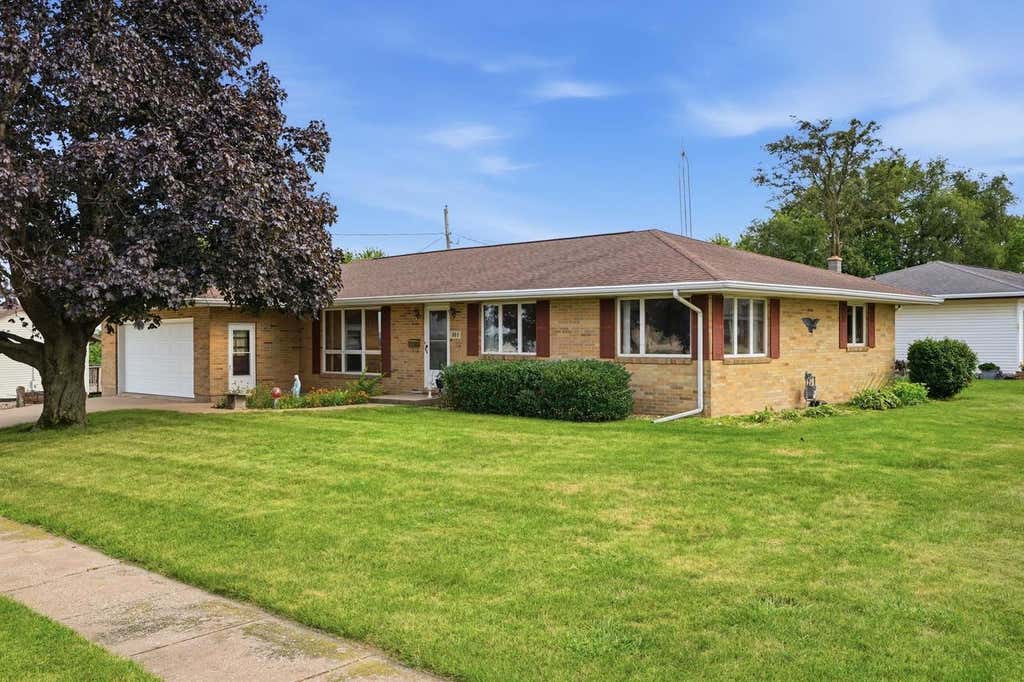 Photo of 205 East AVENUE, Dickeyville, WI 53808 (MLS # 2029890)