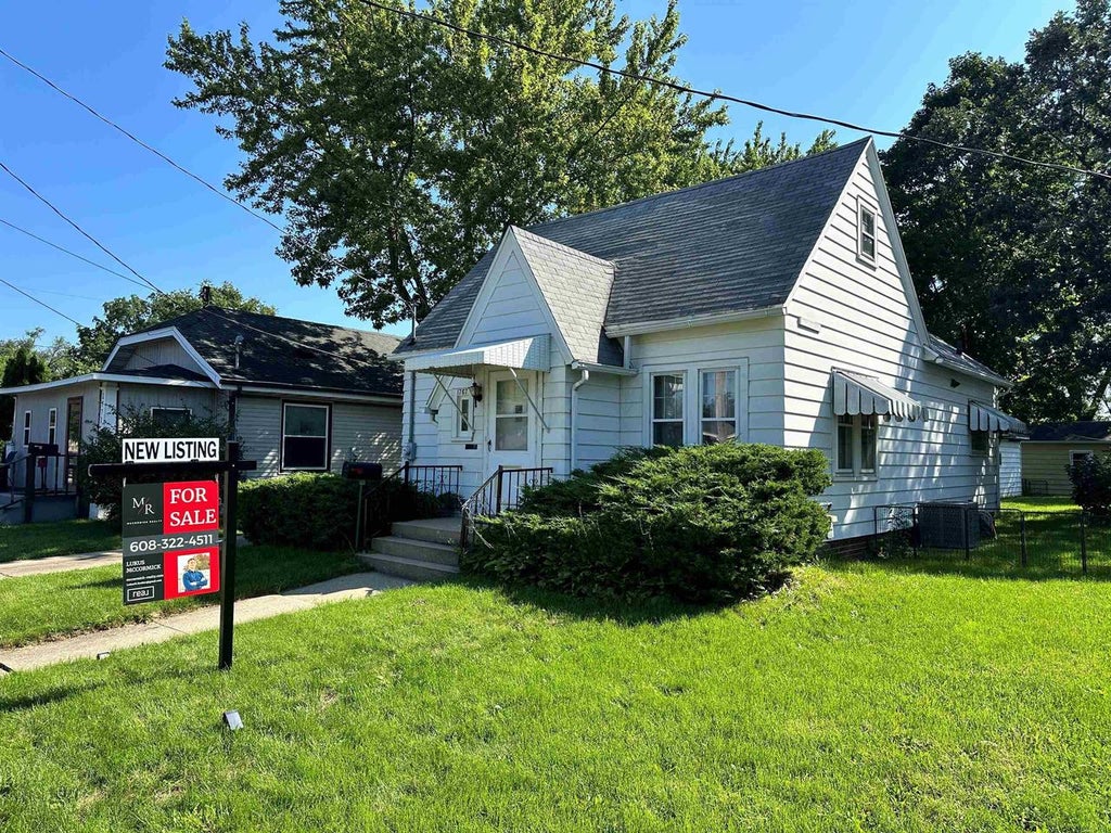 Photo of 1767 Wisconsin AVENUE, Beloit, WI 53511 (MLS # 2030011)