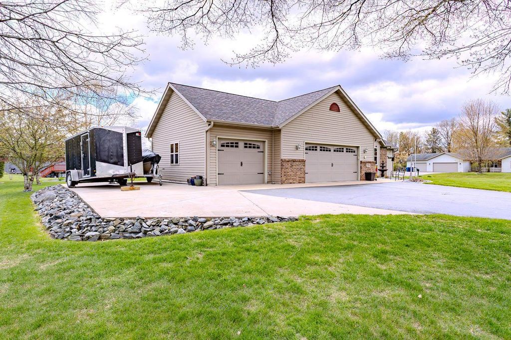 Photo of 1985 Woodcrest CIRCLE, Kronenwetter, WI 54455 (MLS # 22602196)