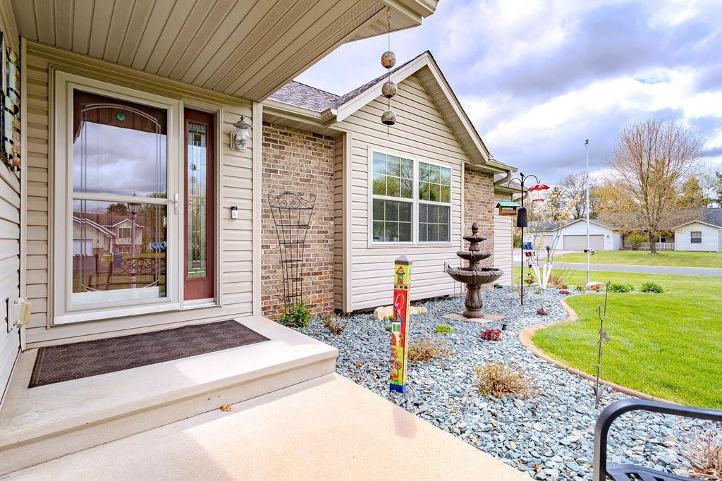 Photo of 1985 Woodcrest CIRCLE, Kronenwetter, WI 54455 (MLS # 22602196)