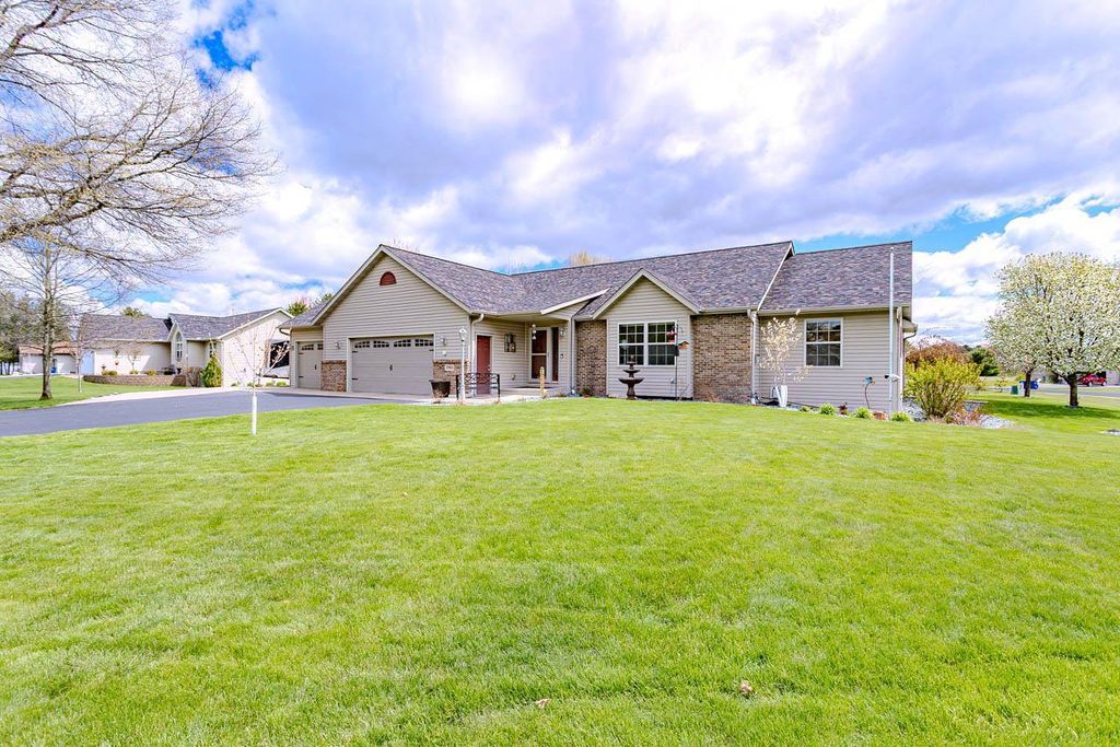 Photo of 1985 Woodcrest CIRCLE, Kronenwetter, WI 54455 (MLS # 22602196)