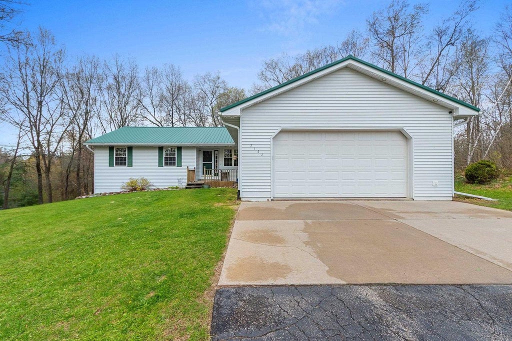 Photo of N7163 Cozy Oaks CIRCLE, Shawano, WI 54166 (MLS # 50330251)