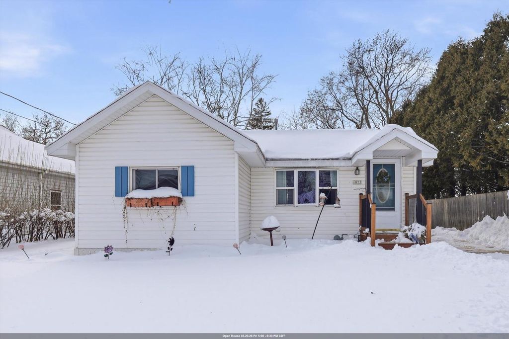 Photo of 1823 Ashland STREET, Oshkosh, WI 54901 (MLS # 50322415)