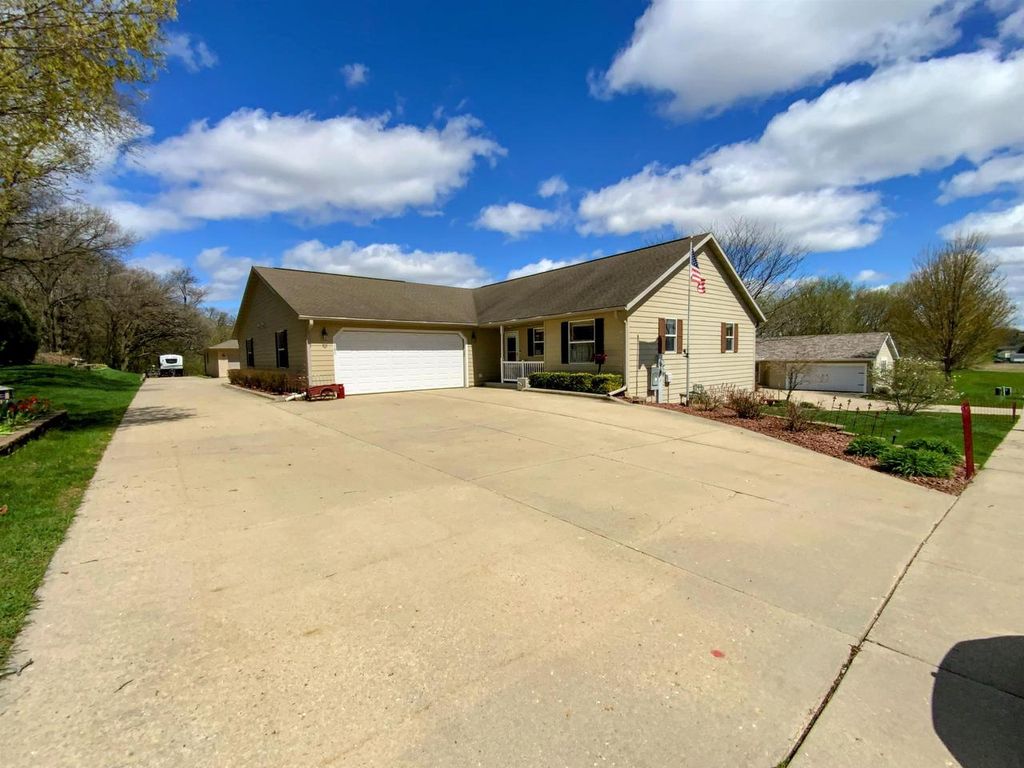 Photo of 380 W Sunset DRIVE, Milton, WI 53563 (MLS # 2022032)