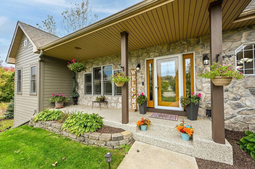 Photo of W209N11352 Reger COURT, Germantown, WI 53022 (MLS # 1939848)