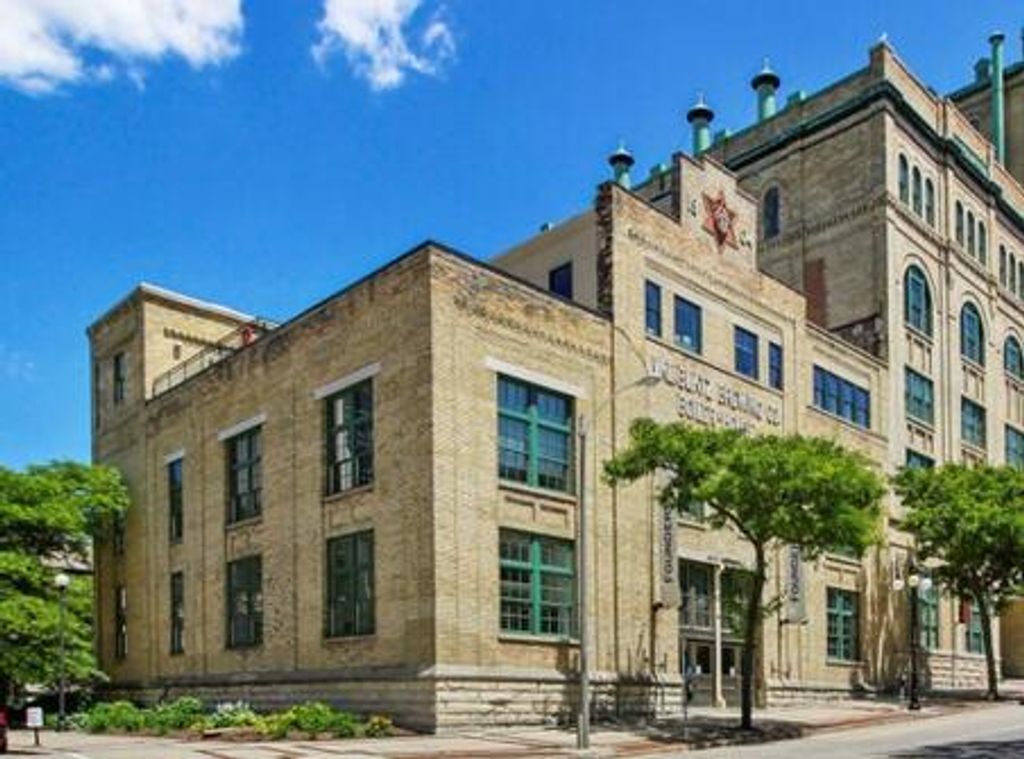 Photo of 270 E Highland AVENUE #1244, Milwaukee, WI 53202 (MLS # 1937087)