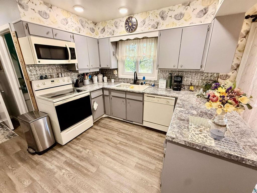 Photo of 714 W 5th STREET, Washburn, WI 54891 (MLS # 6125515)