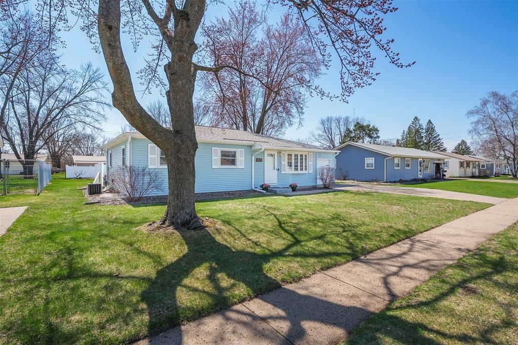 Photo of 2527 Lynn AVENUE, Altoona, WI 54720 (MLS # 1600024)