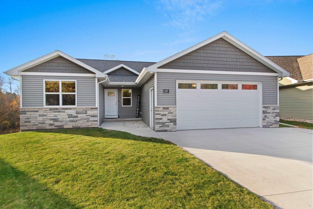 Photo of 537 Golf Side COURT, Hortonville, WI 84944 (MLS # 50317621)