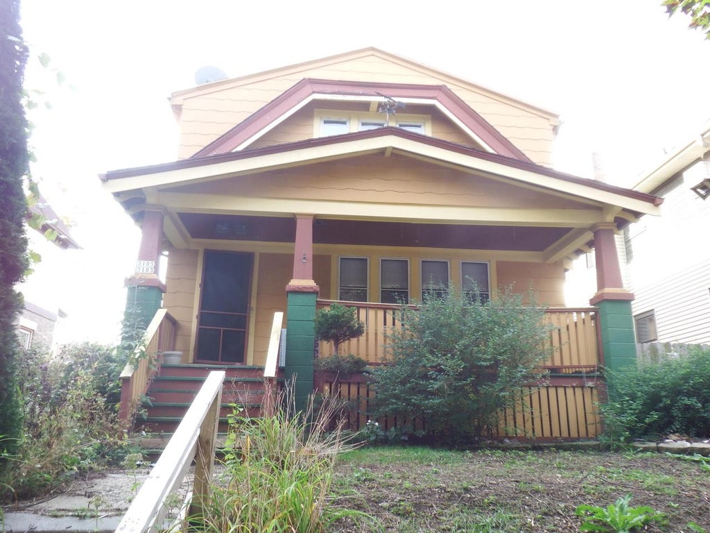 Photo of 3103 W Juneau AVENUE, Milwaukee, WI 53208 (MLS # 1938114)
