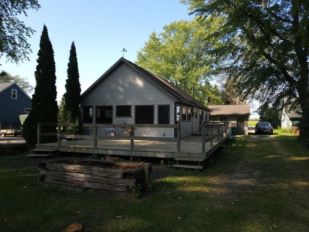 Photo of N8721 Lakeshore DRIVE, Fond Du Lac, WI 54935 (MLS # 50315427)