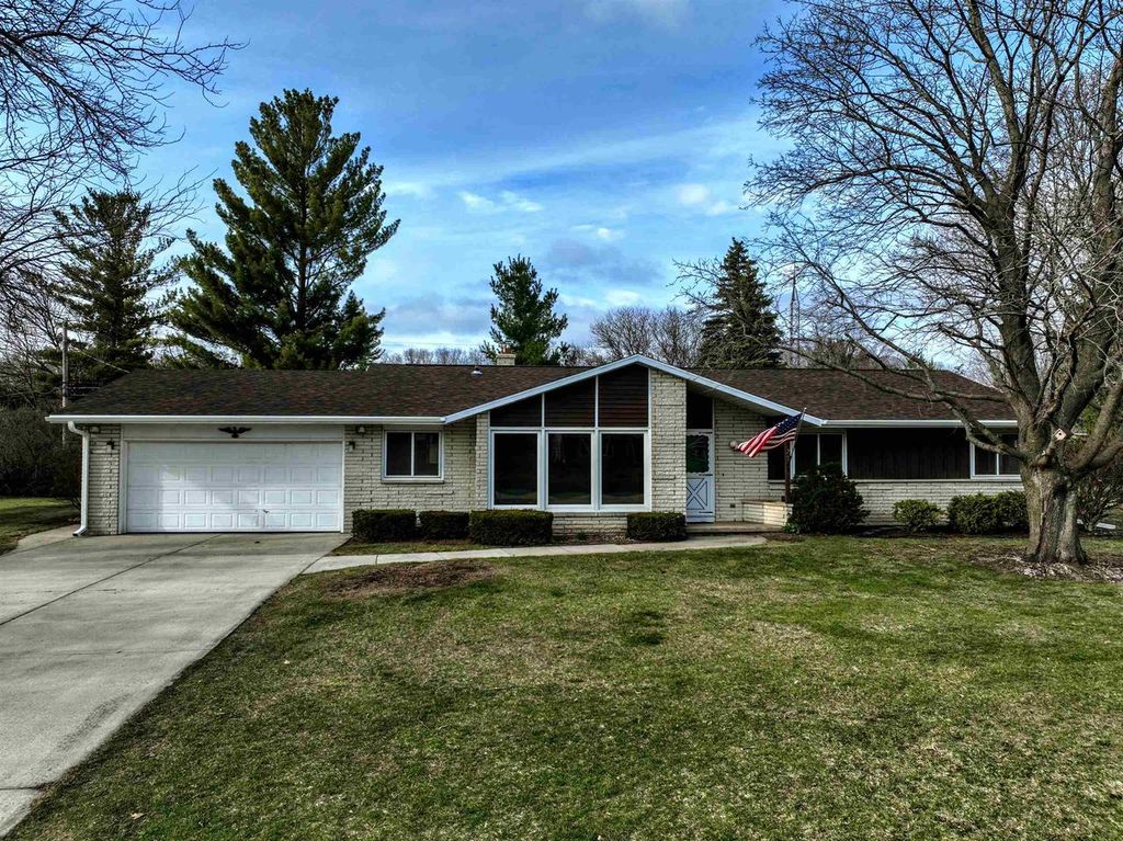 Photo of 243 Hillcrest LANE, Jefferson, WI 53549 (MLS # 2020054)
