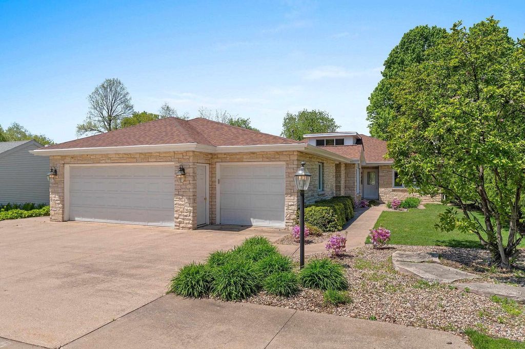 Photo of 2530 W Palisades DRIVE, Appleton, WI 54915 (MLS # 50325792)
