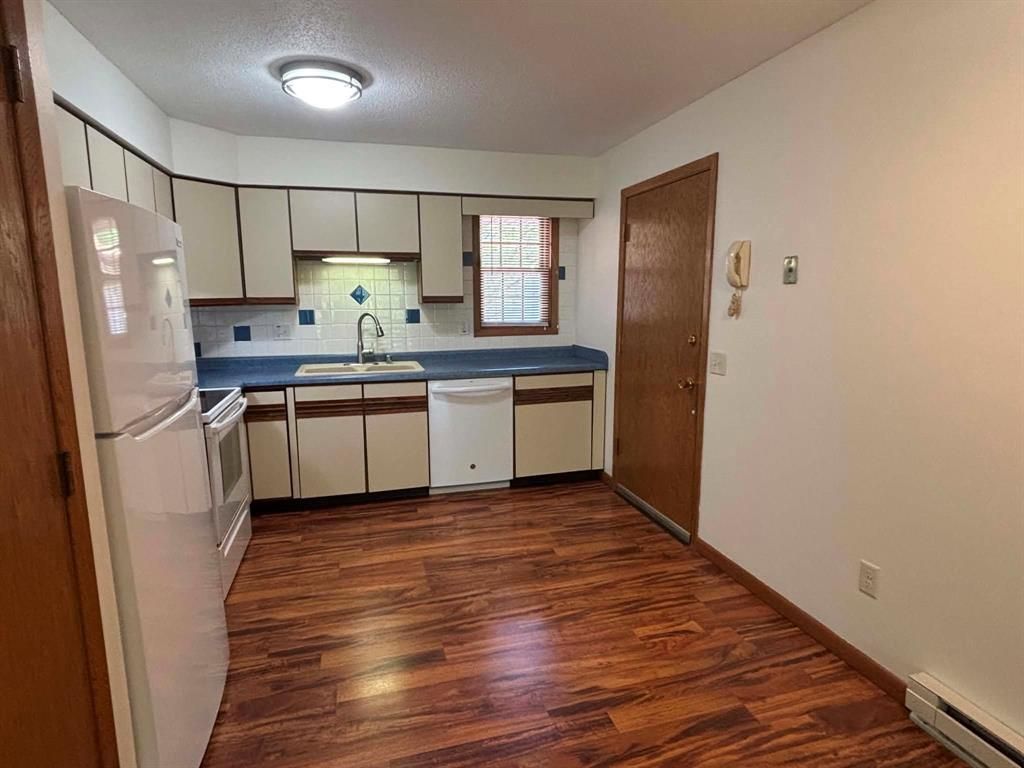Photo of 227 Parkview COURT #2, Altoona, WI 54720 (MLS # 1601191)