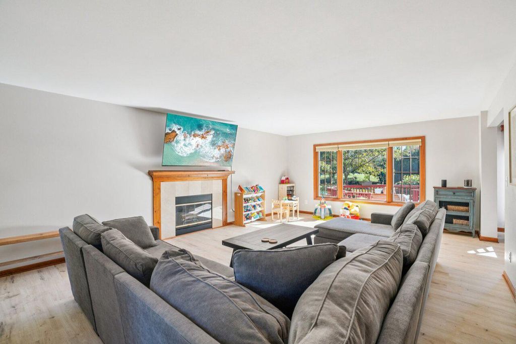 Photo of W281N7030 Huntington COURT, Hartland, WI 53029 (MLS # 1945113)