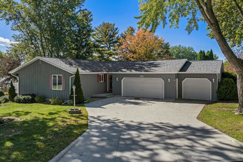Photo of 411 Amey DRIVE, Baraboo, WI 53913 (MLS # 2034154)