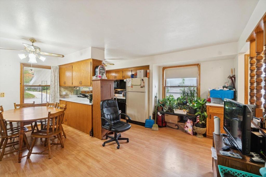 Photo of 4611 W Kiley AVENUE, Milwaukee, WI 53223 (MLS # 1941501)