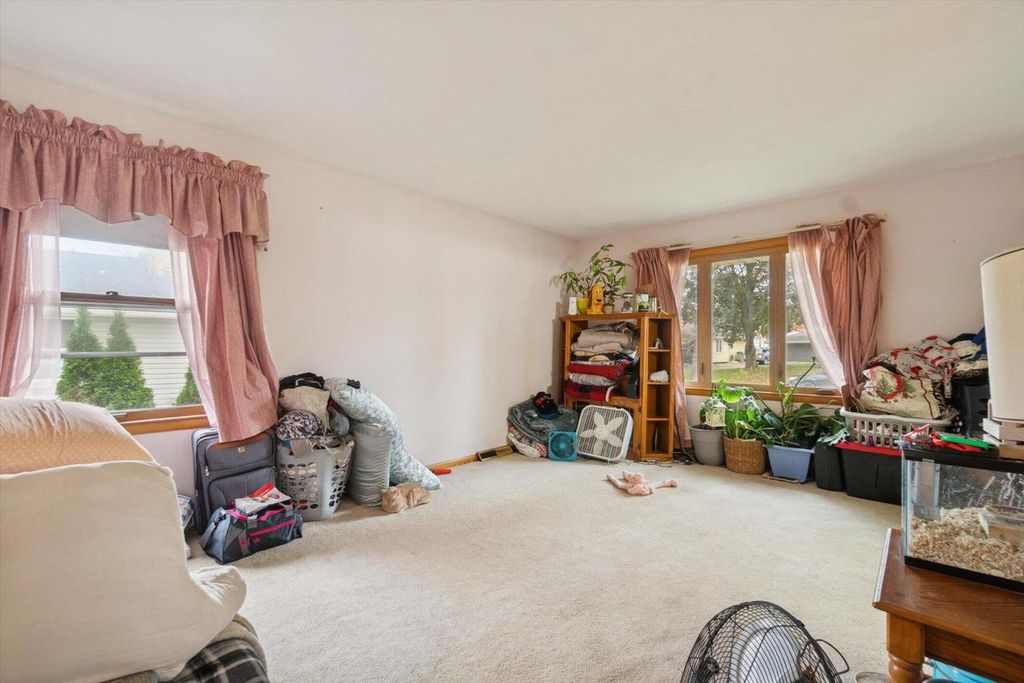 Photo of 4611 W Kiley AVENUE, Milwaukee, WI 53223 (MLS # 1941501)