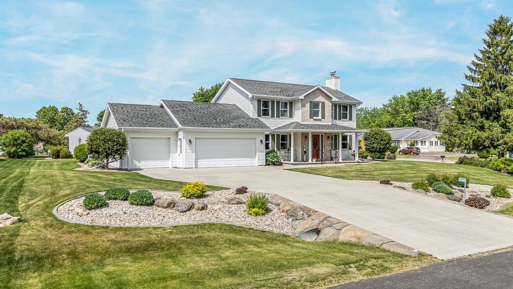 Photo of W6108 Long COURT, Appleton, WI 54914 (MLS # 50332460)
