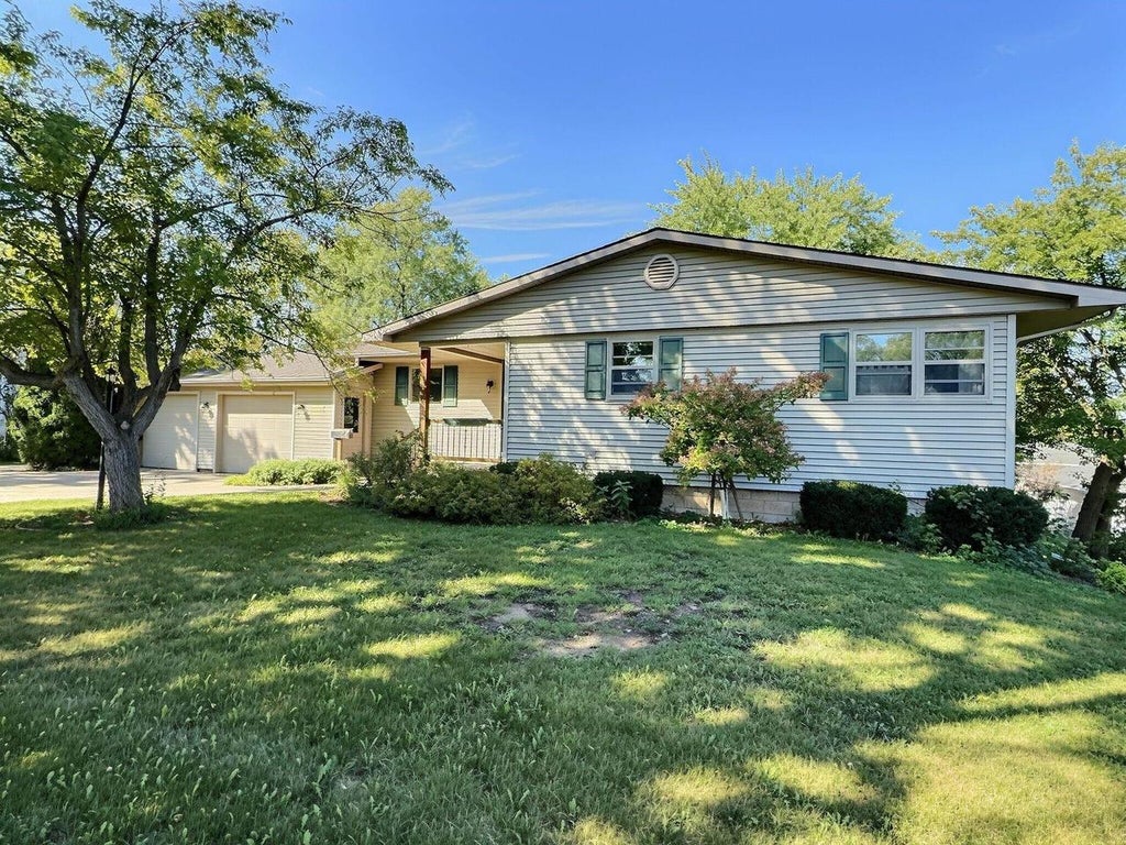 Photo of 1005 S Webster AVENUE, Omro, WI 54963 (MLS # 50332480)