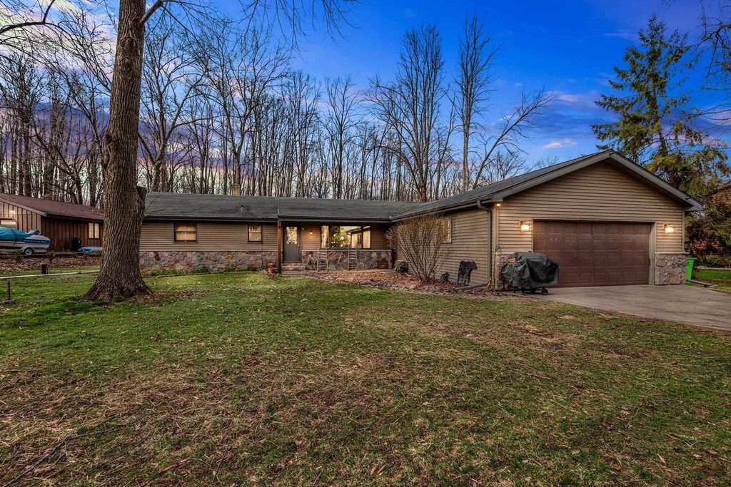 Photo of 8578 Winncrest ROAD, Neenah, WI 54956 (MLS # 50323666)