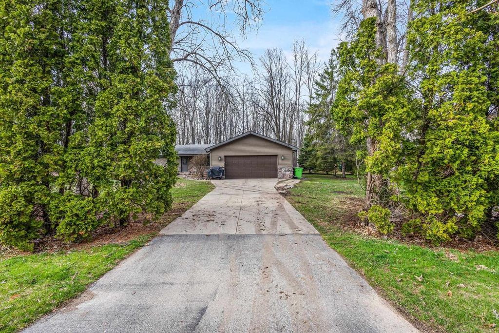 Photo of 8578 Winncrest ROAD, Neenah, WI 54956 (MLS # 50323666)