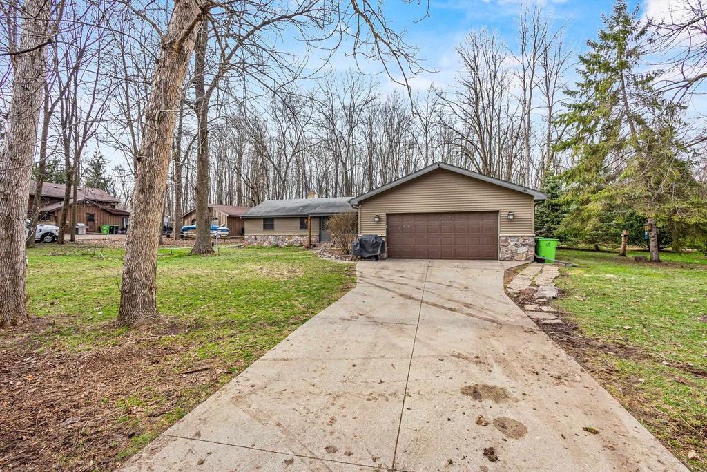 Photo of 8578 Winncrest ROAD, Neenah, WI 54956 (MLS # 50323666)