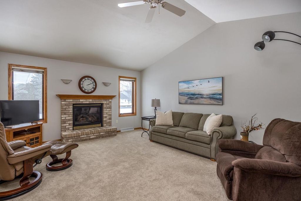 Photo of W6032 Cornflower DRIVE, Appleton, WI 54915 (MLS # 50320940)